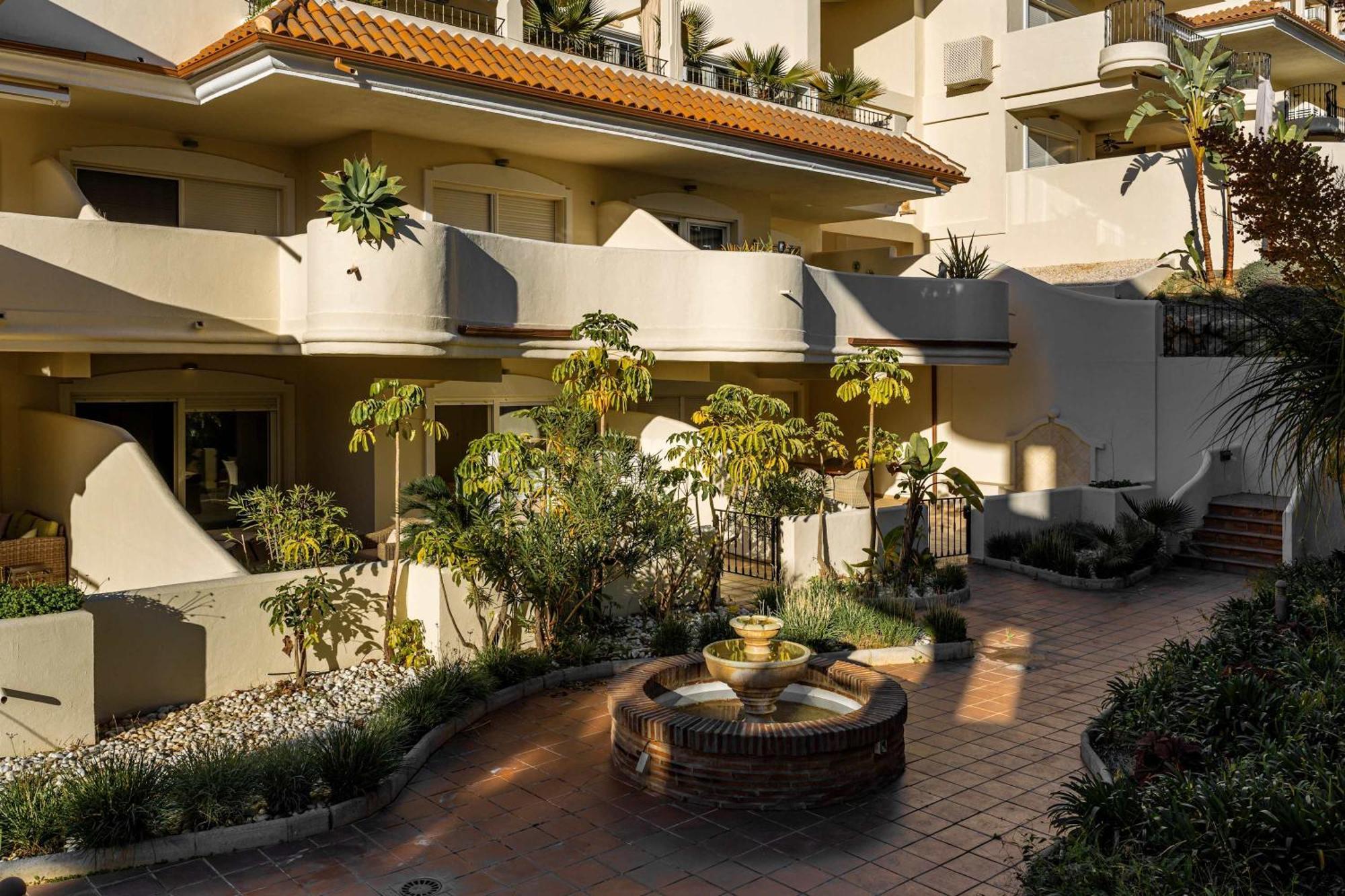 Apartment Aloha Hills Club Pools Gym