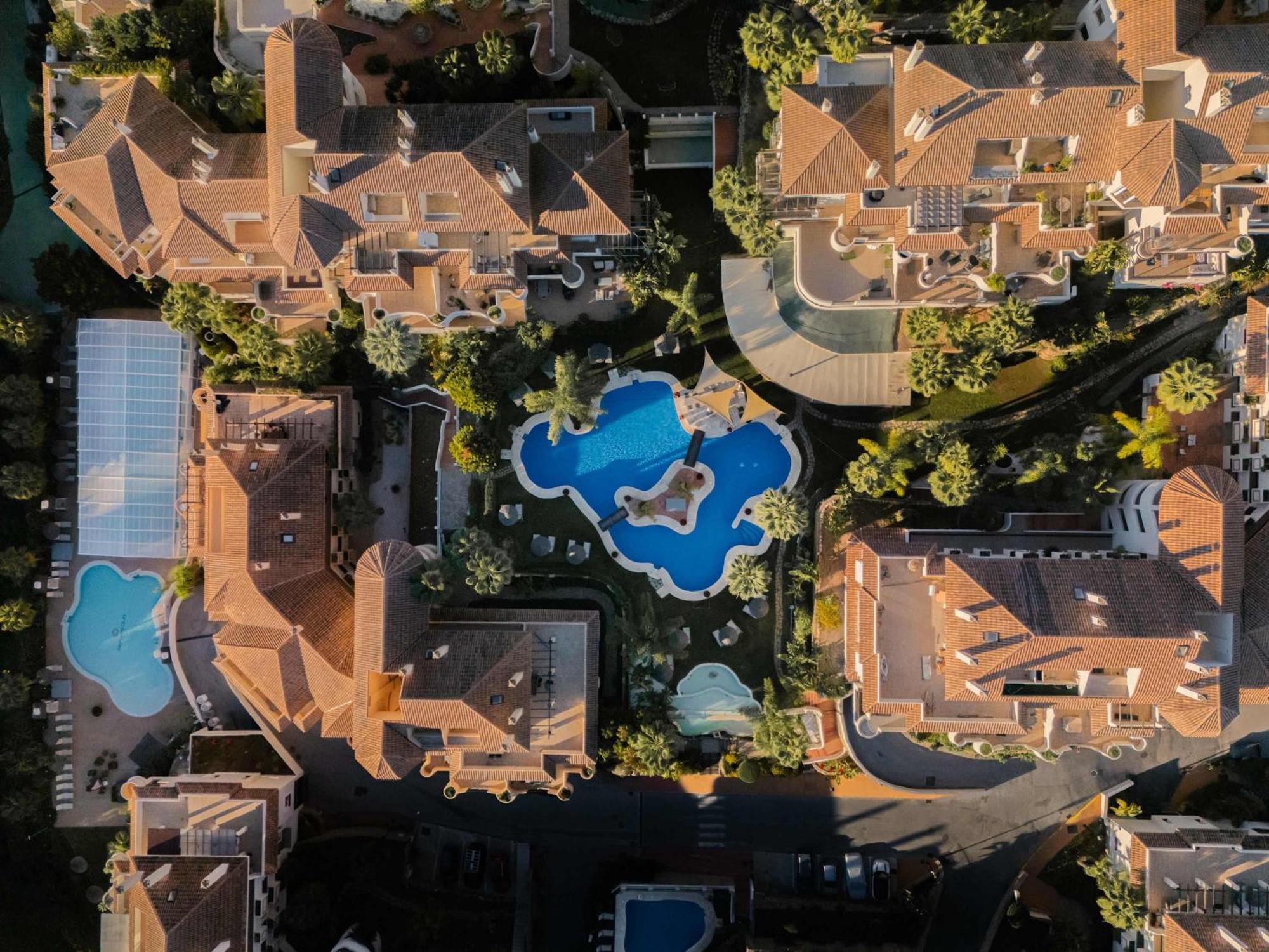 Apartment Aloha Hills Club Pools Gym